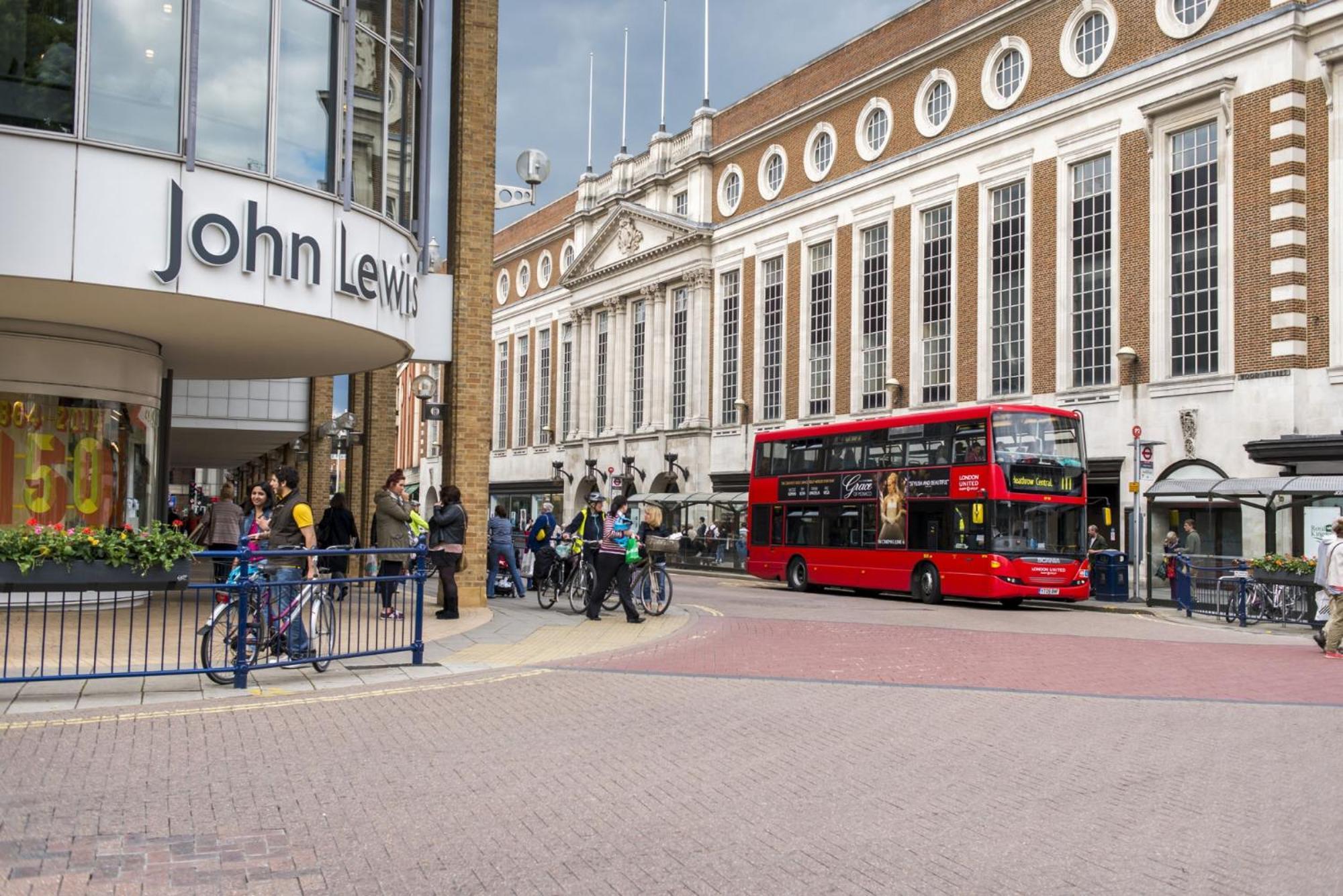 Surbiton Home With Free Parkings, Surbiton, Kingston Upon Thames, Surrey, Greater London Uk Exterior foto